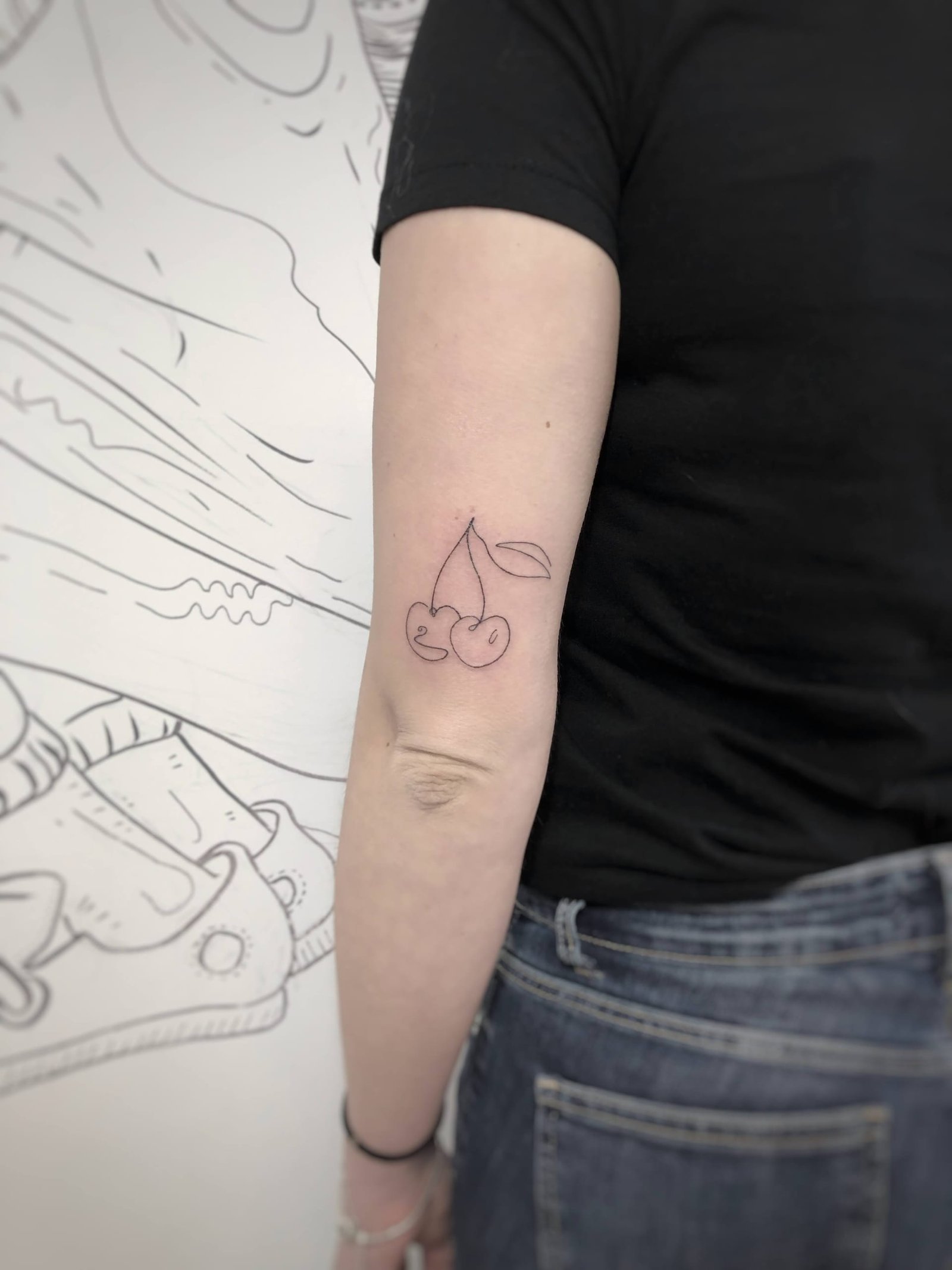 Maža fine line tatuiruotė, darbas nr. 9 — Turned Blue Ink