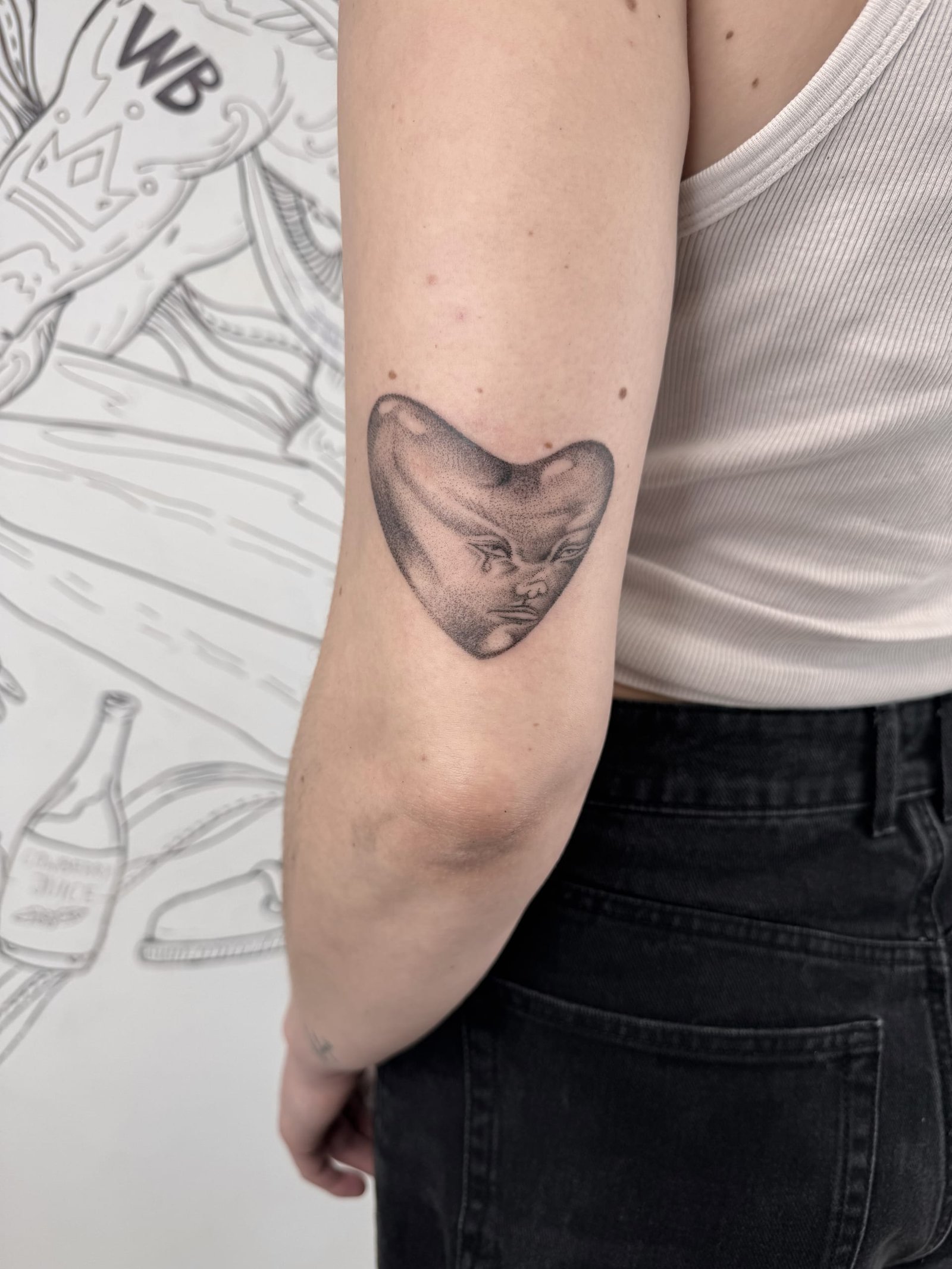 Maža fine line tatuiruotė, darbas nr. 2 — Turned Blue Ink