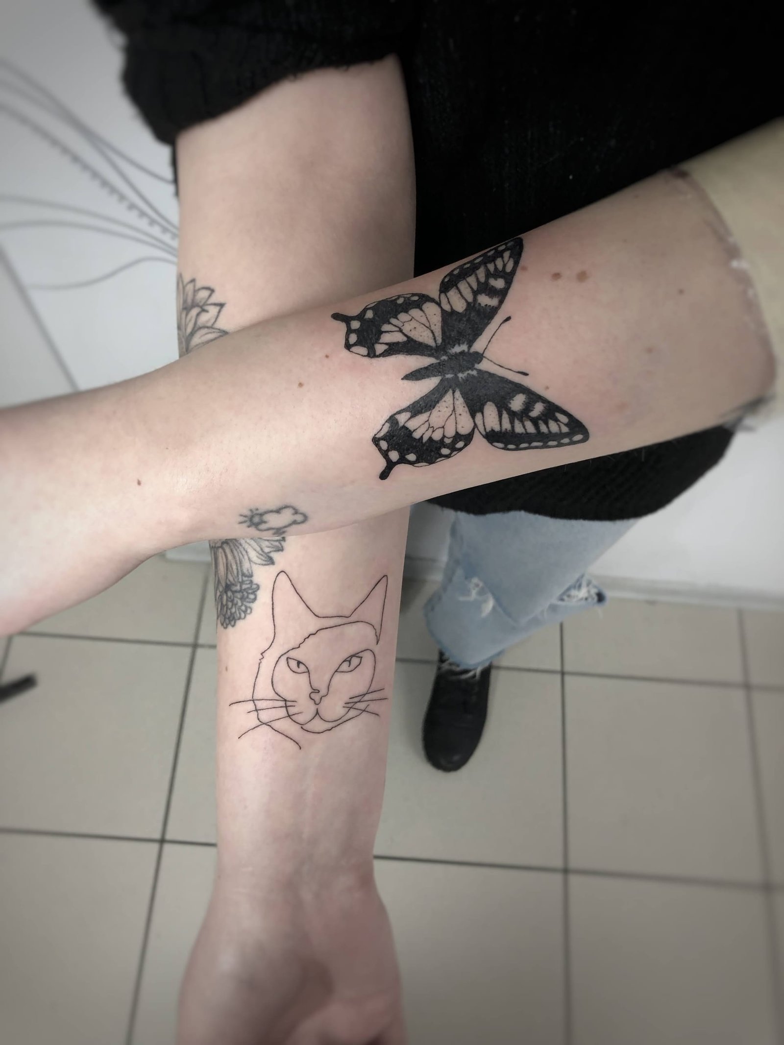 Maža fine line tatuiruotė, darbas nr. 16 — Turned Blue Ink
