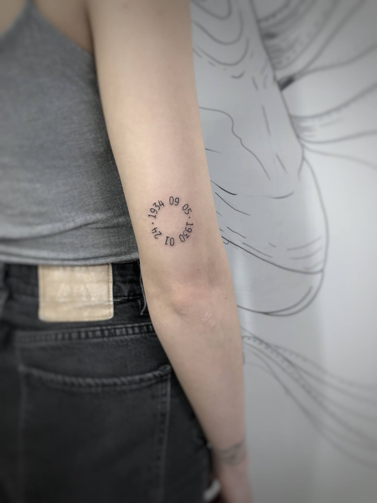 Maža fine line tatuiruotė, darbas nr. 8 — Turned Blue Ink
